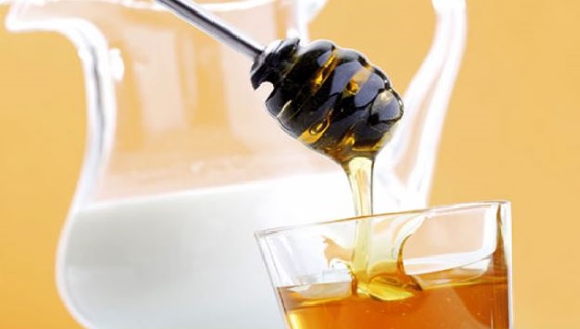 Thuốc uống trị nám da hiệu quả nhất từ mật ong và sữa