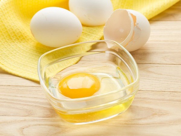 lòng trắng trứng điều trị nám da mặt