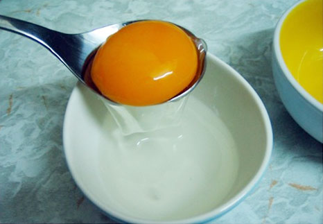 Lòng trắng trứng làm bánh tart chanh với kem merigue
